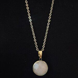 N120 - Gold Tone Pink Stone Pendant Necklace 18" – Minimalist Round Pendant